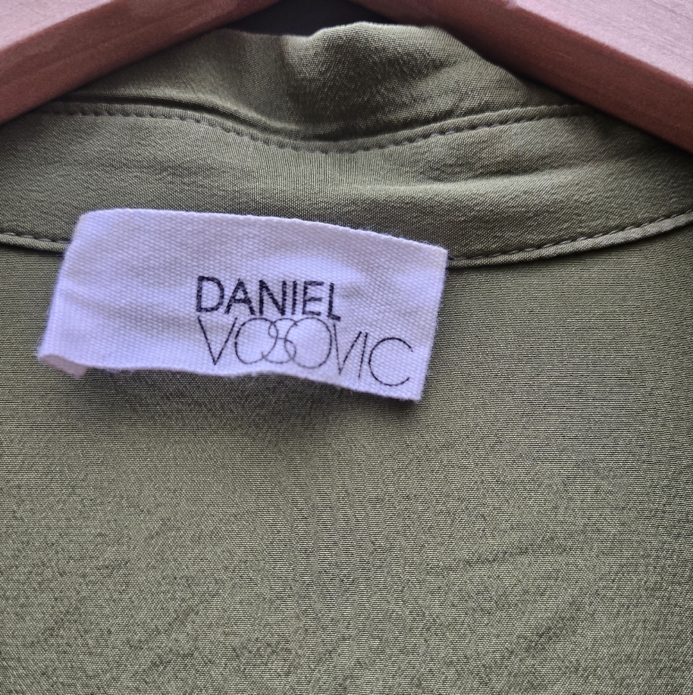 100% Silk Leaf Green Button Down - Picture 5 of 7